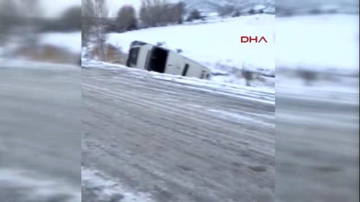 Isparta - 2 Yüzme Şampiyonasına Giden Öğrencileri Taşıyan Minibüs Devrildi 1 Ölü, 17 Yaralı