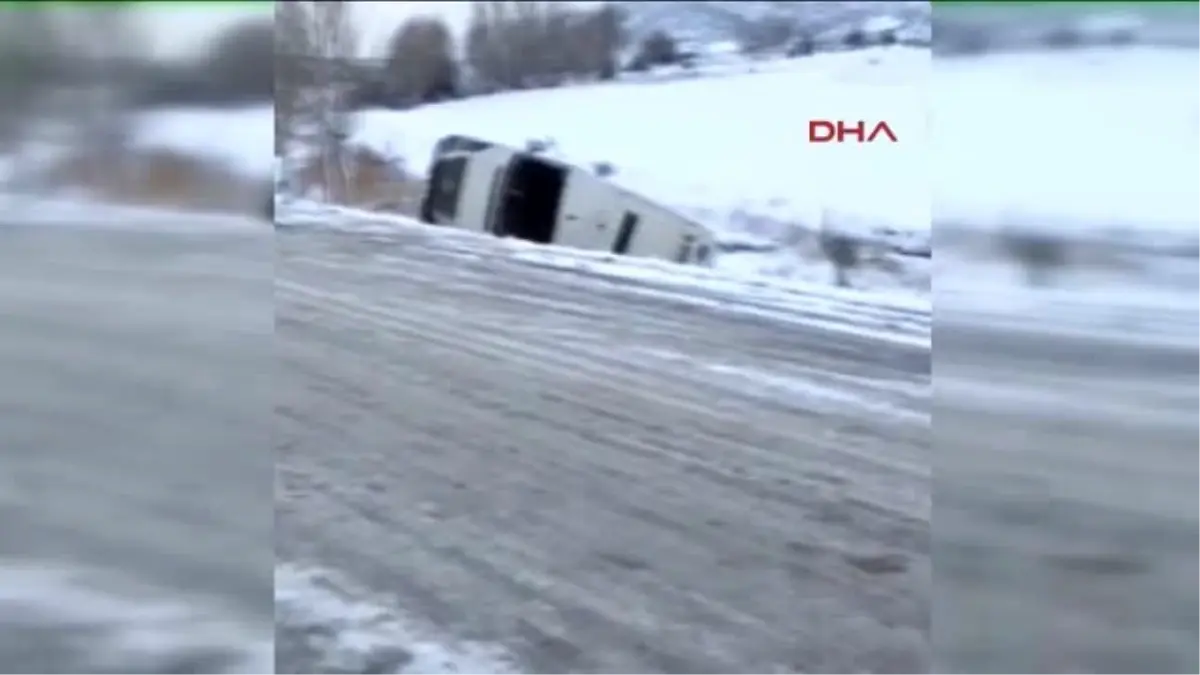 Isparta - 2 Yüzme Şampiyonasına Giden Öğrencileri Taşıyan Minibüs Devrildi 1 Ölü, 17 Yaralı