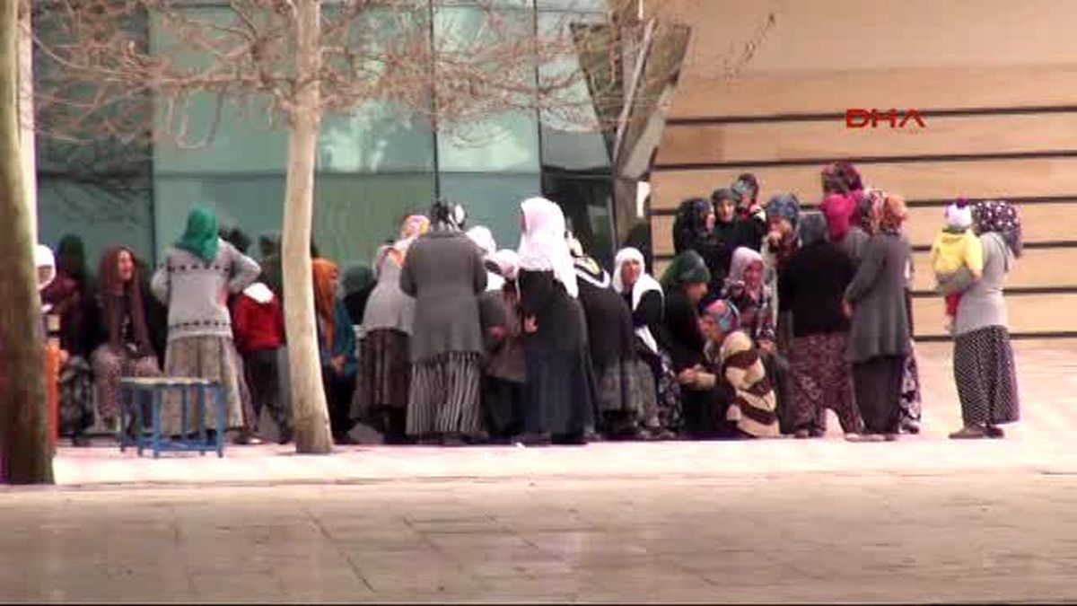Malatya Cezaevinde Öldürülen Kadının Cenazesi Malatya\'ya Getirildi Ek Cenaze Toprağa Verildi