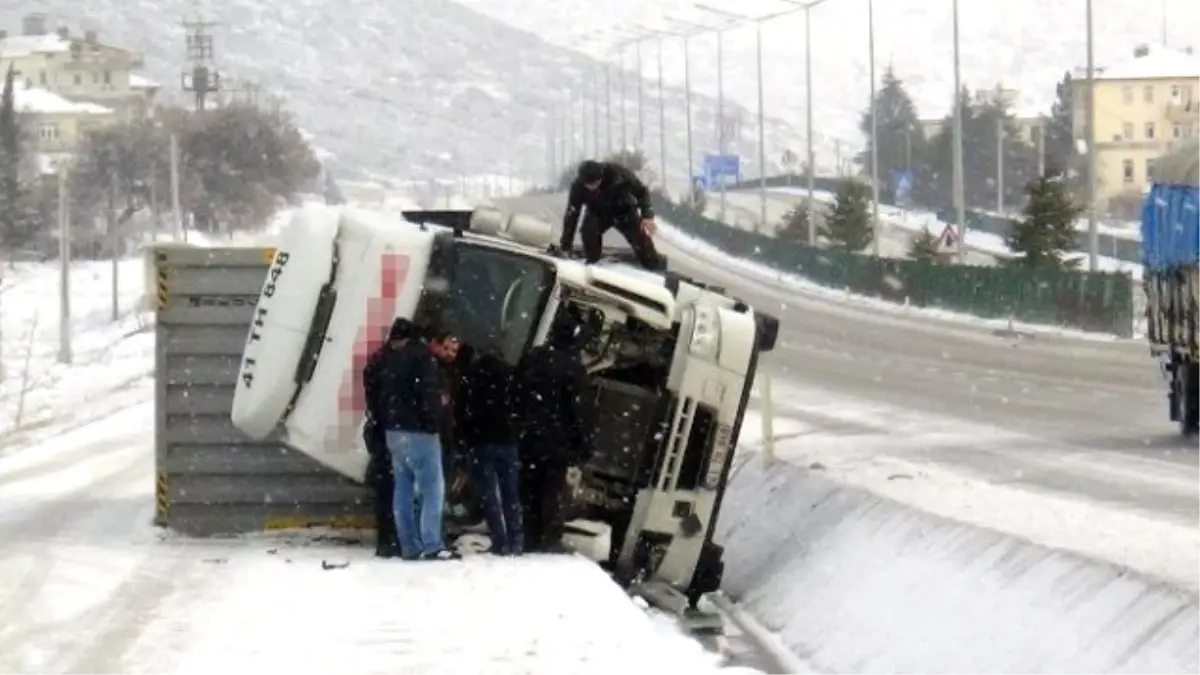 Nevruz Günü Yağan Kar Kazalara Neden Oldu