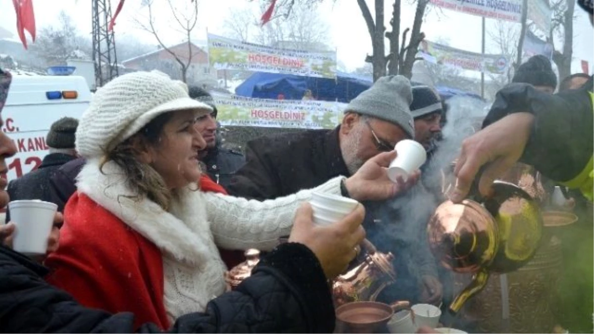 Samsun\'da Kar Altında Nevruz Kutlaması
