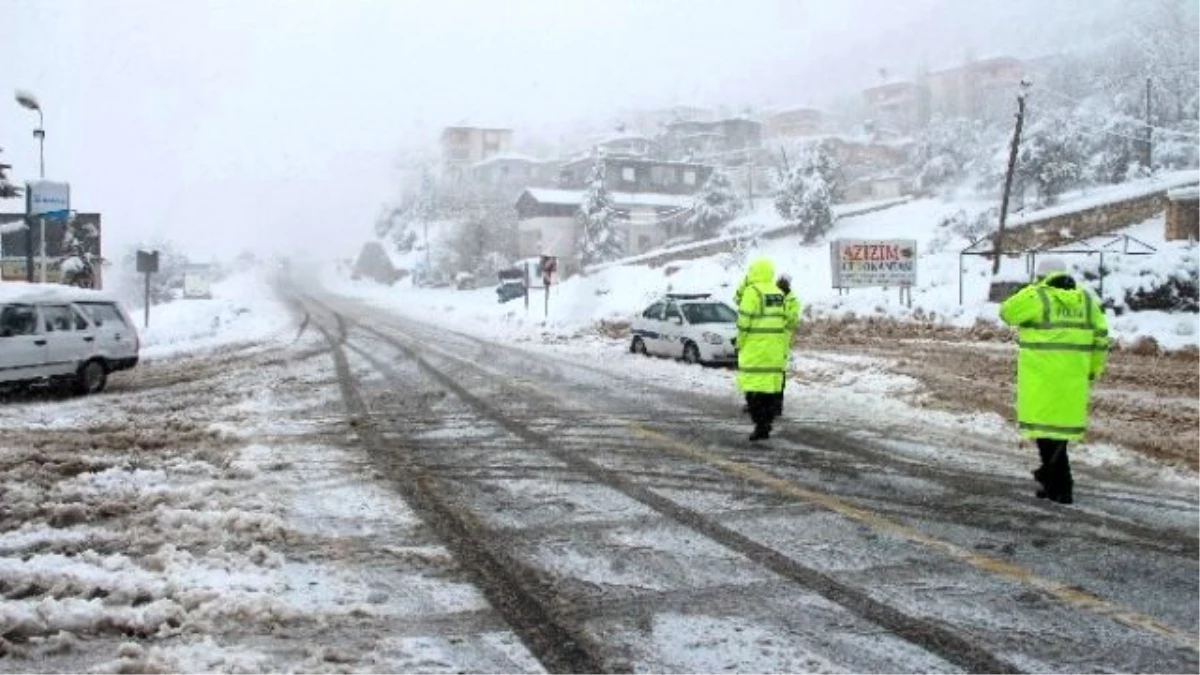 Sertavul Geçidi Zincirsiz Geçit Vermiyor