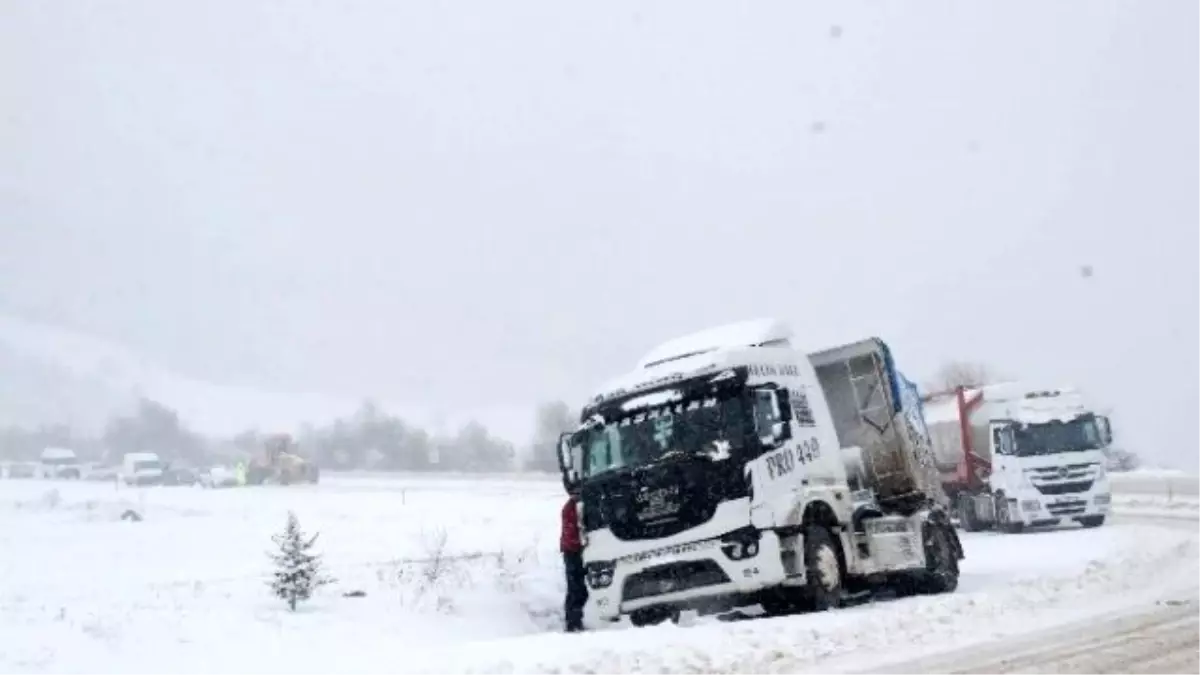 Tokat-sivas Karayolunda Kar Yağışı Trafiği Olumsuz Etkiledi