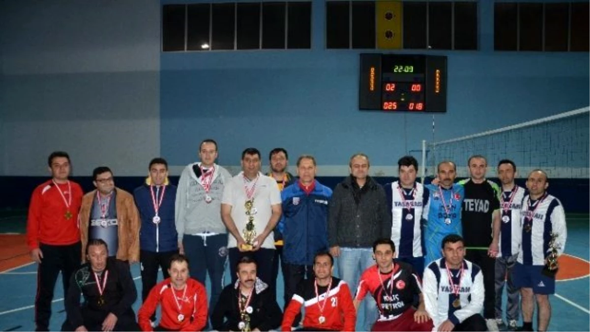 Tosya Voleybol Turnuvası Şampiyonı Milli Eğitim Oldu