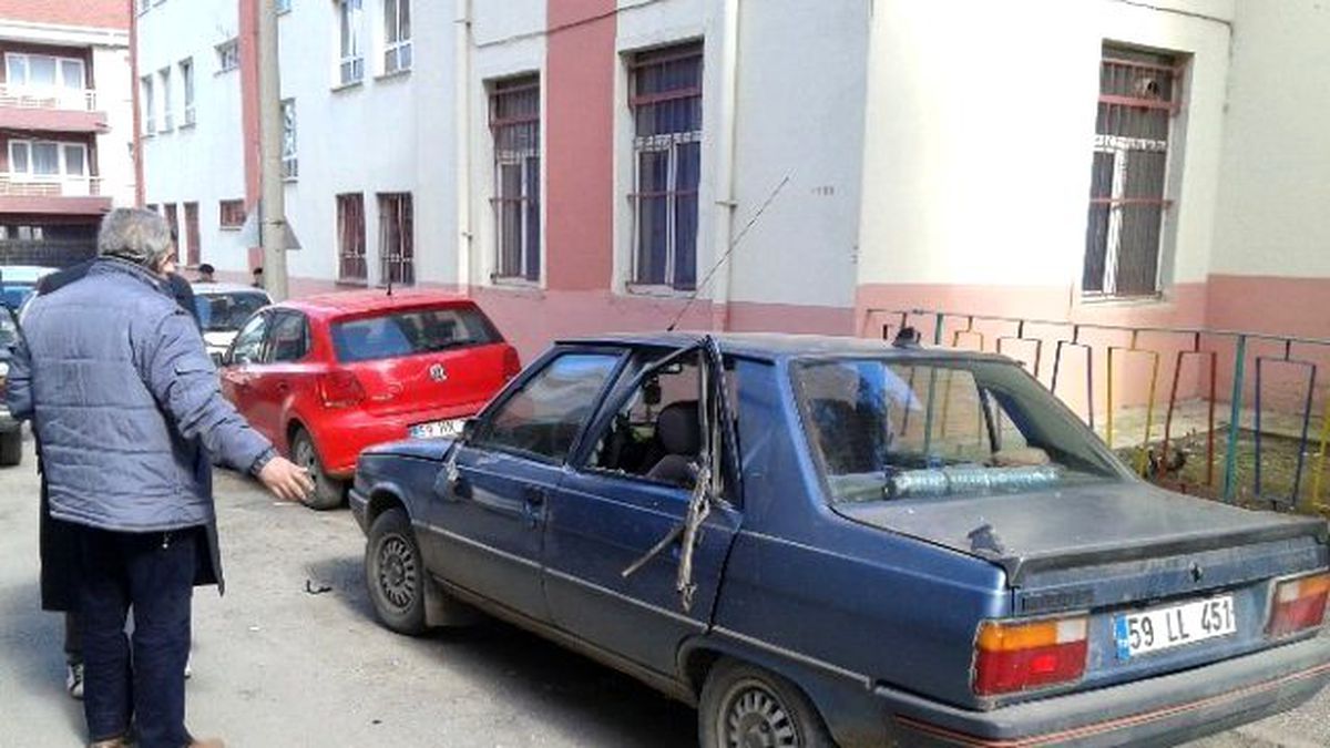 Traktörün İlaç Pompası Aracın İçine Girdi