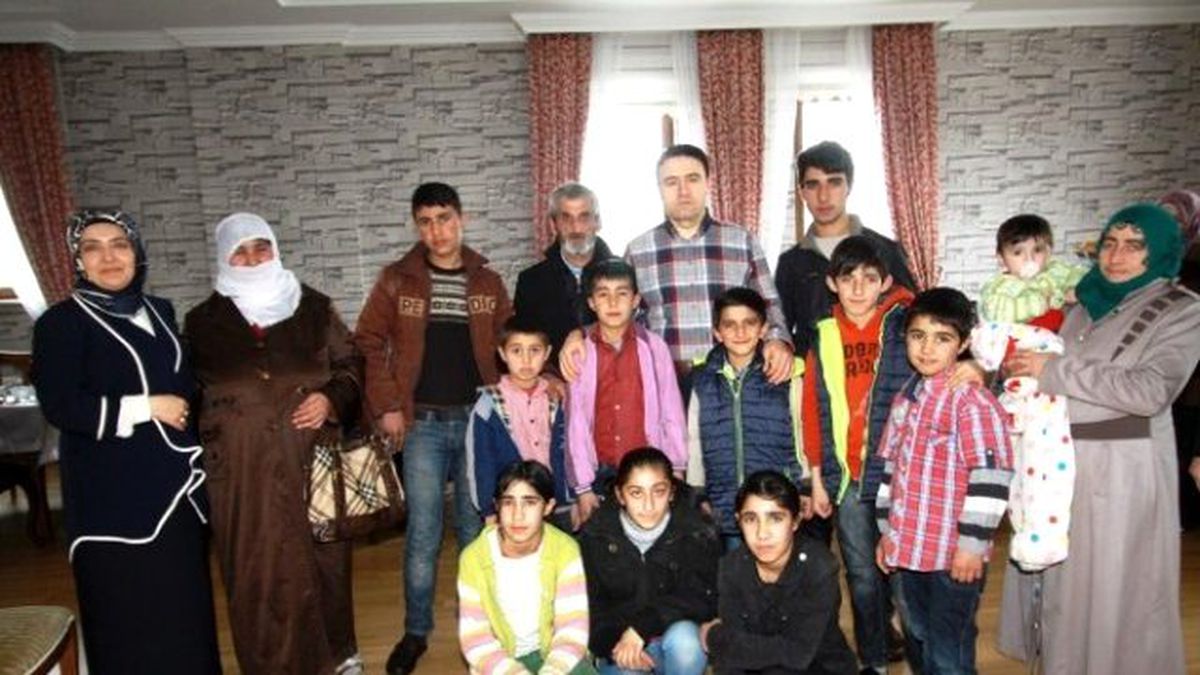 Vali Işın Yaşlıları Evinde Ağırladı