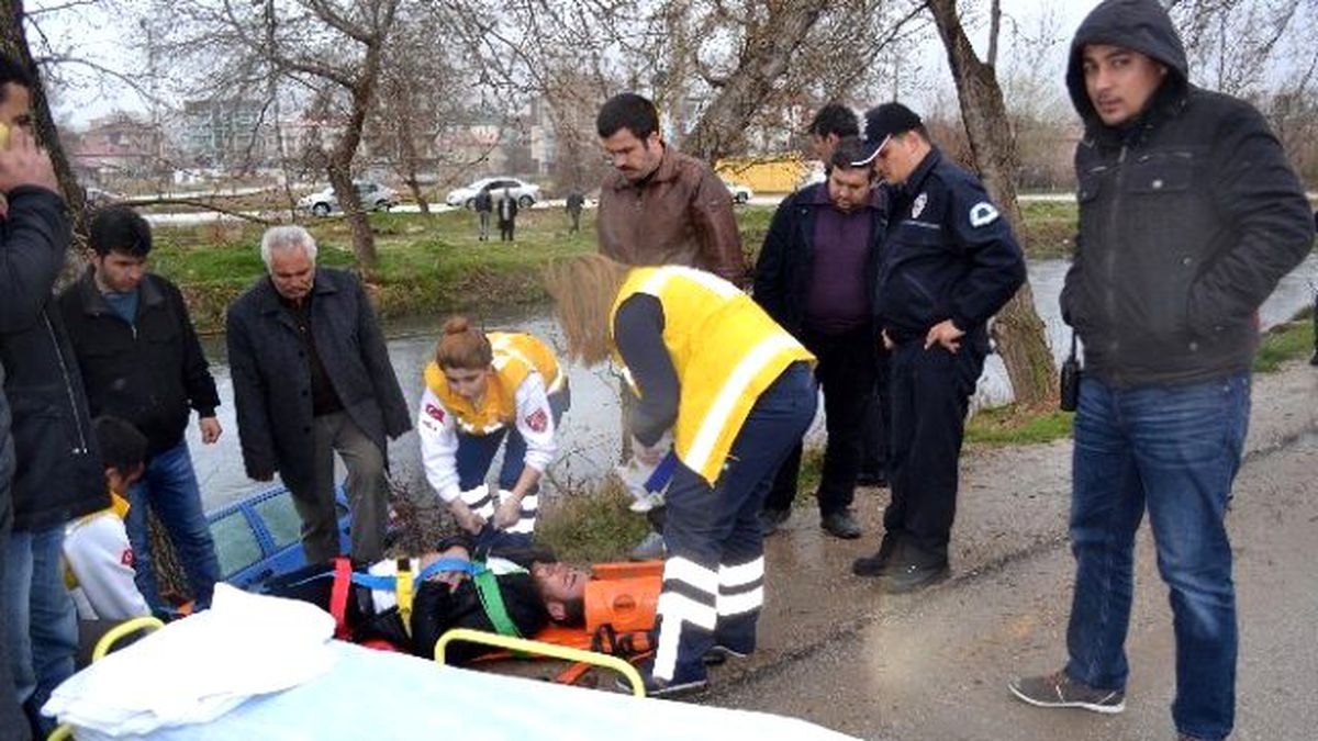 Virajı Alamayan Otomobil Ceyhan Nehri\'ne Uçtu