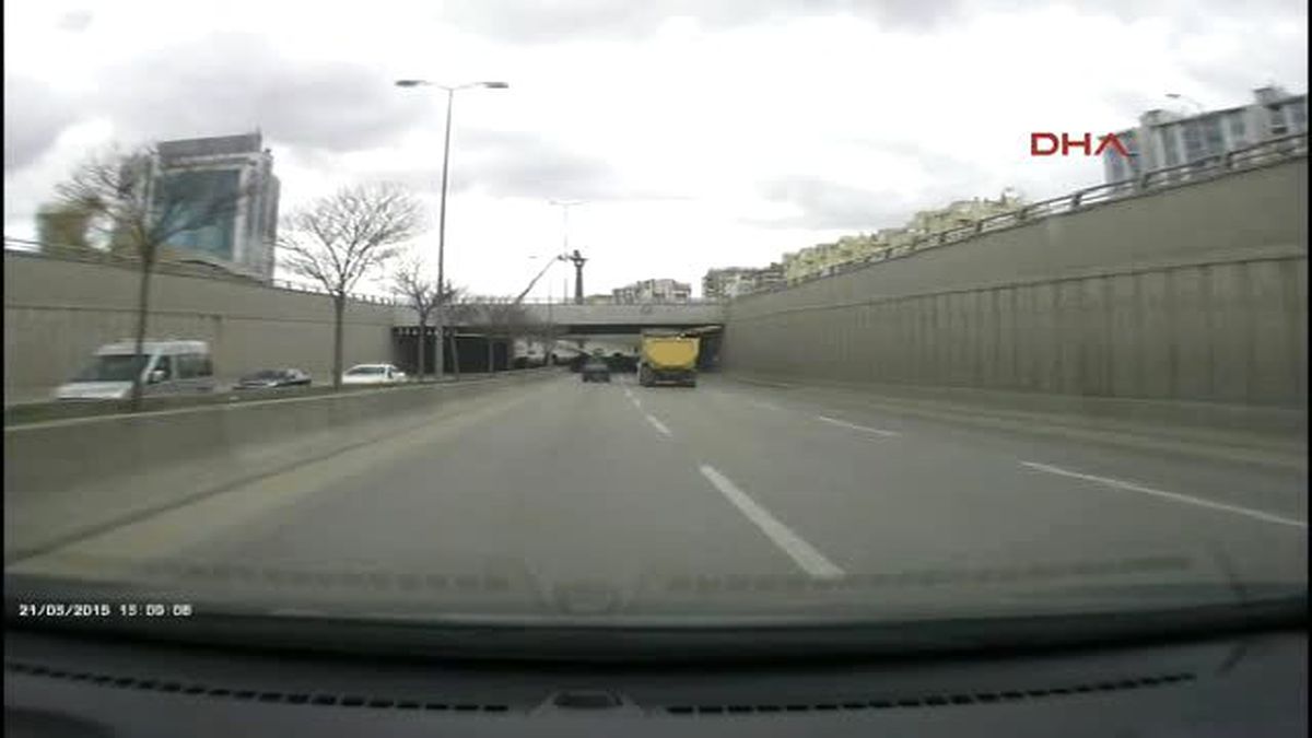 Yolda \'Makas\' Atarak Giden Araç Böyle Kaza Yapt