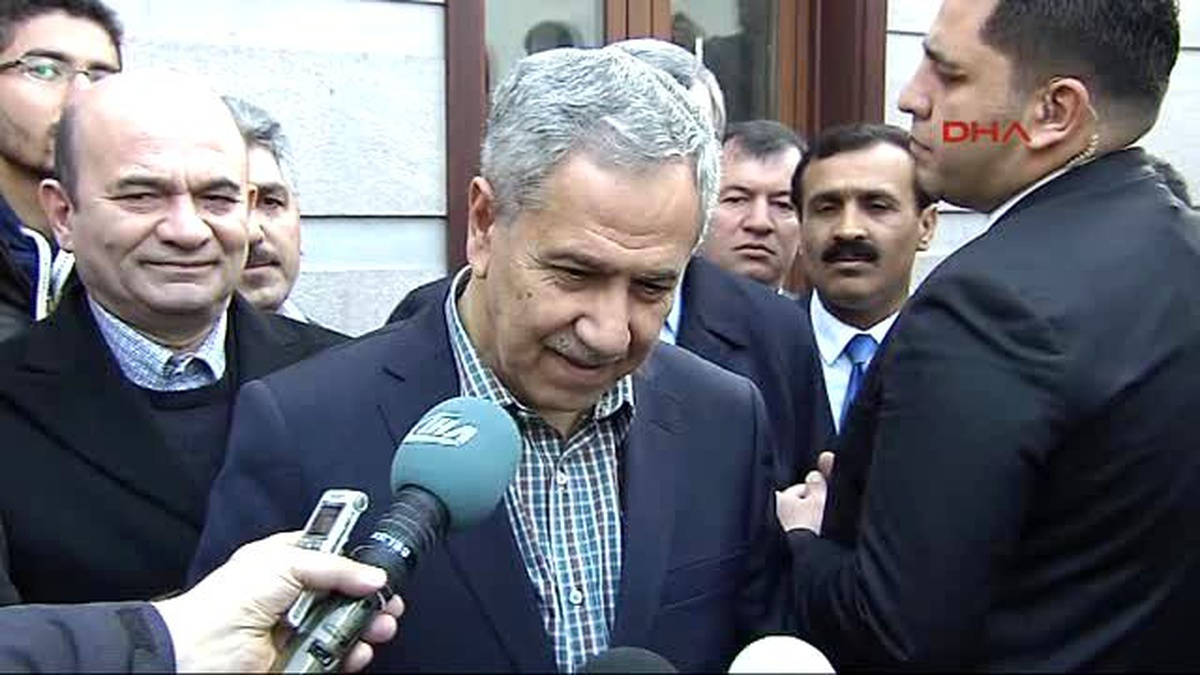 Arınç: Cumhurbaşkanını Seviyoruz Ama Bu Ülkede Bir Hükümet Var