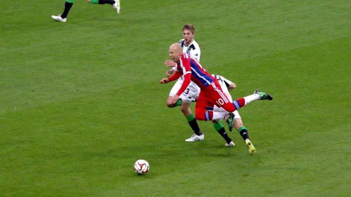 Bayern Münih\'in Yıldızı Arjen Robben, M\'gladbach Maçında Sakatlandı