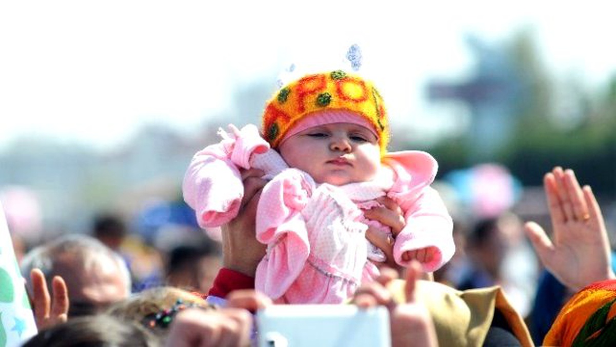 Diyarbakır\'da Kürtçe Okunan Öcalan\'ın Mektubu Antalya\'da Türkçe Okundu
