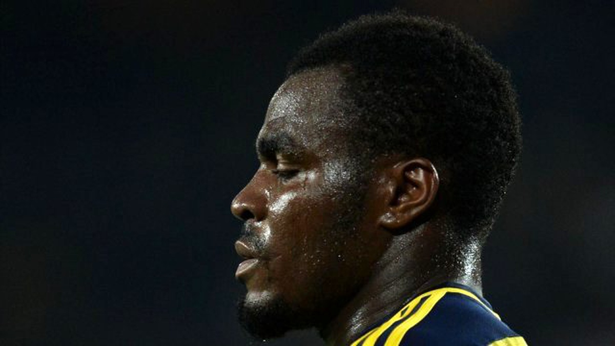 Fenerbahçe\'de Emenike Sahayı Terk Etmek İstedi