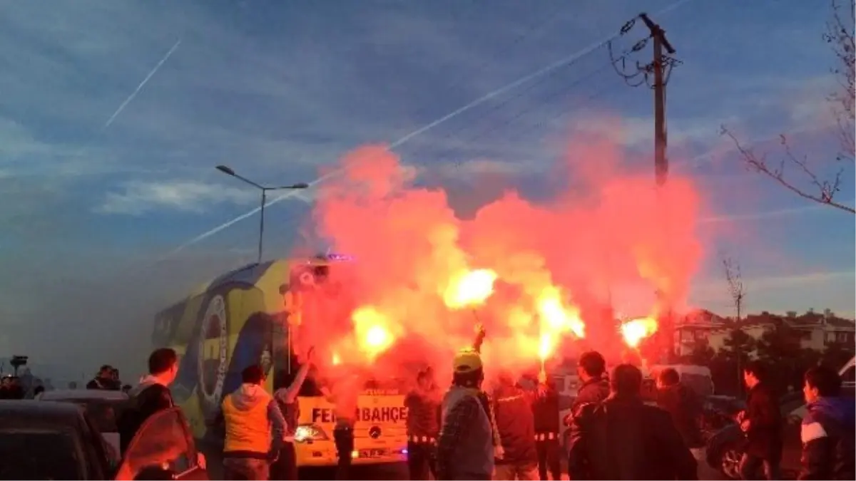 Fenerbahçe Kafilesi Stadyuma Hareket Etti