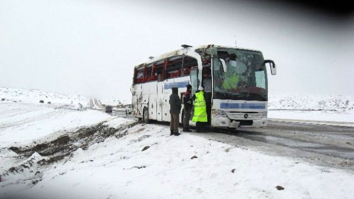 Kayseri\'de Otobüs Devrildi: 1 Ölü, 18 Yaralı