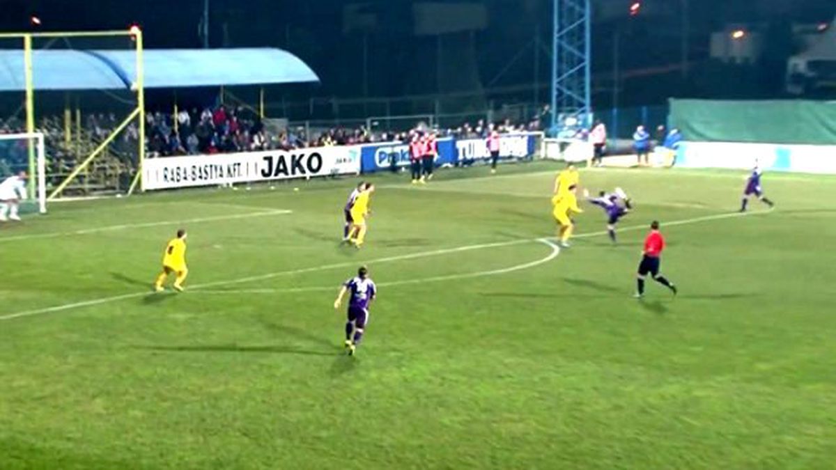 Macar Futbolcu, Topuğuyla Ceza Sahası Dışından Gol Attı