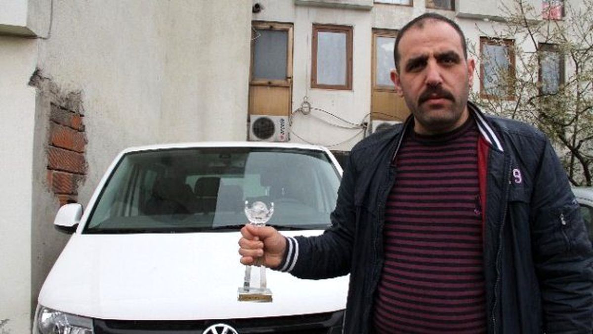 Bursalı Tüketici, Otomotiv Devi ile Savaştı; Ödülünü Bakan\'dan Aldı