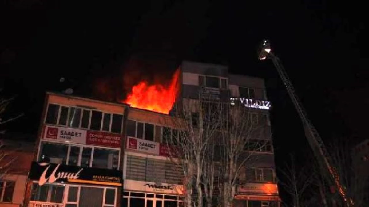 Sp İl Merkezinin Bulunduğu İş Merkezindeki Yangın Korkuttu