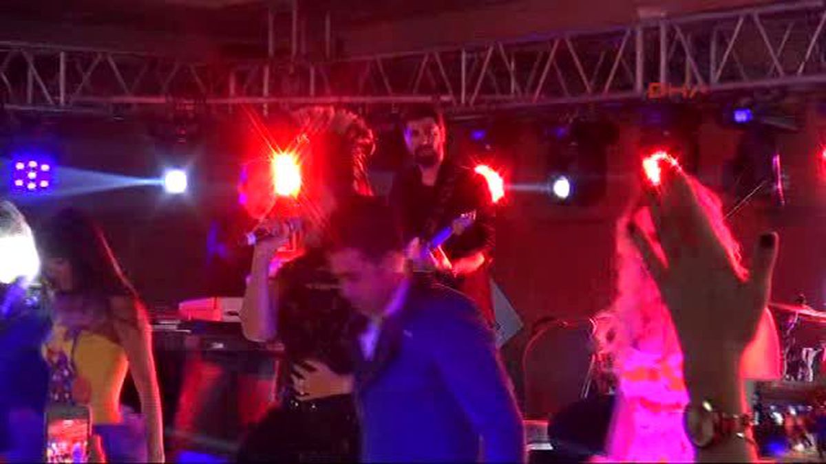 Zonguldak - Demet Akalın\'dan Konserinde Kavga Eden Çifte ?konsantrasyonumu Bozdunuz\' Tepkisi