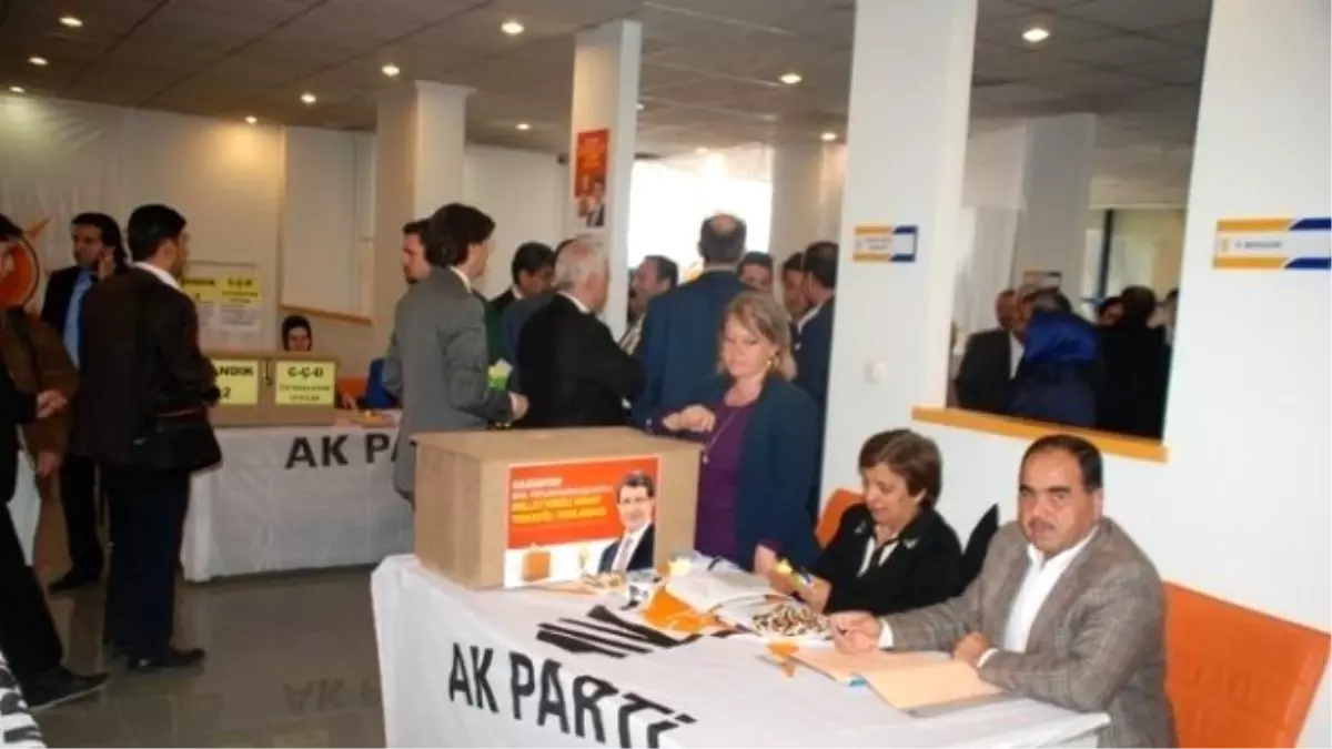 AK Parti\'den Demokrasi Örneği