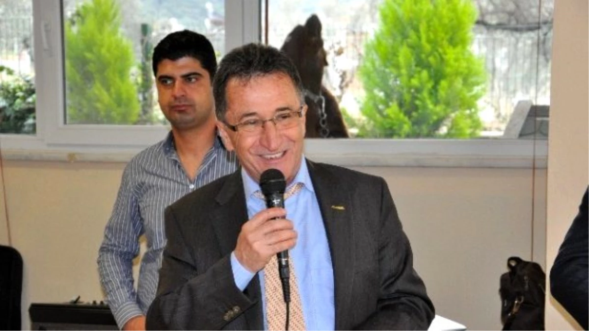 Edremit Belediye Başkanı Saka, Yaşlılar Haftasını Kutladı