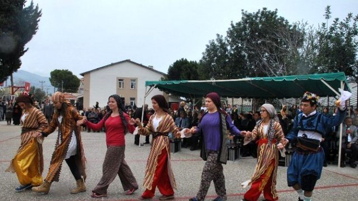 Demre\'de Nevruz Kutlamaları Renkli Görüntülere Sahne Oldu