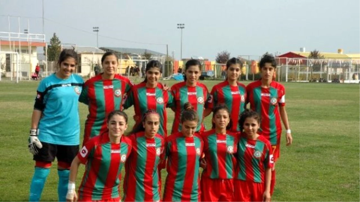 Diyarbakır Büyükşehir Belediyesi Kadın Futbol Takımı Fark Attı