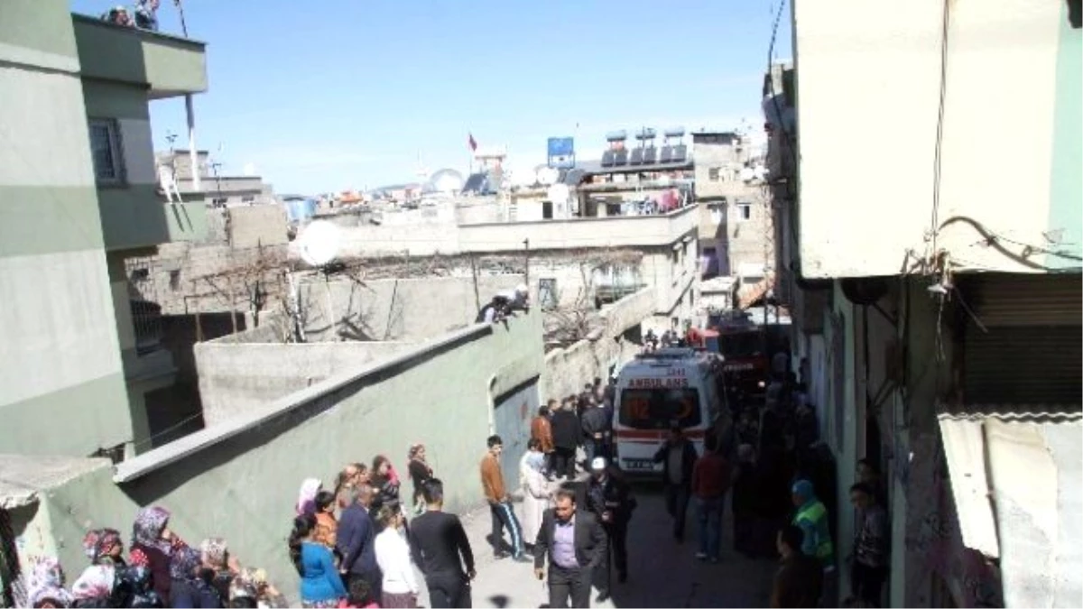 Gaziantep\'te Freni Patlayan Çöp Kamyonu Duvara Çarptı: 1 Ölü