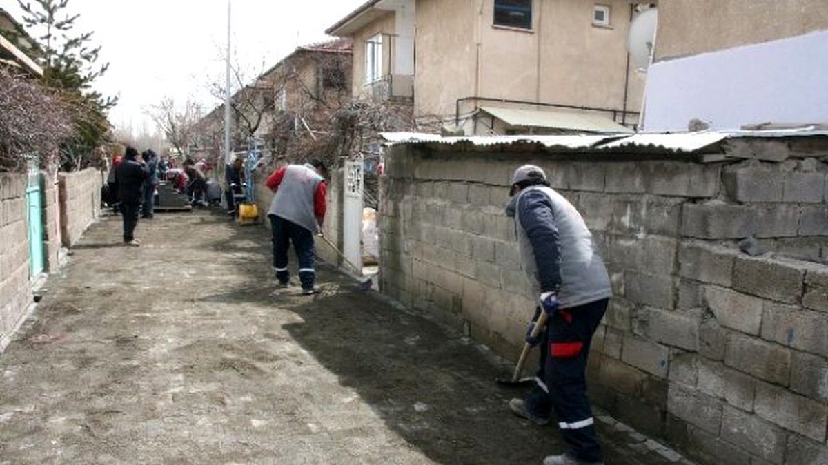 İzzet Paşa Mahallesinde Yol Kaplamaları Yenileniyor