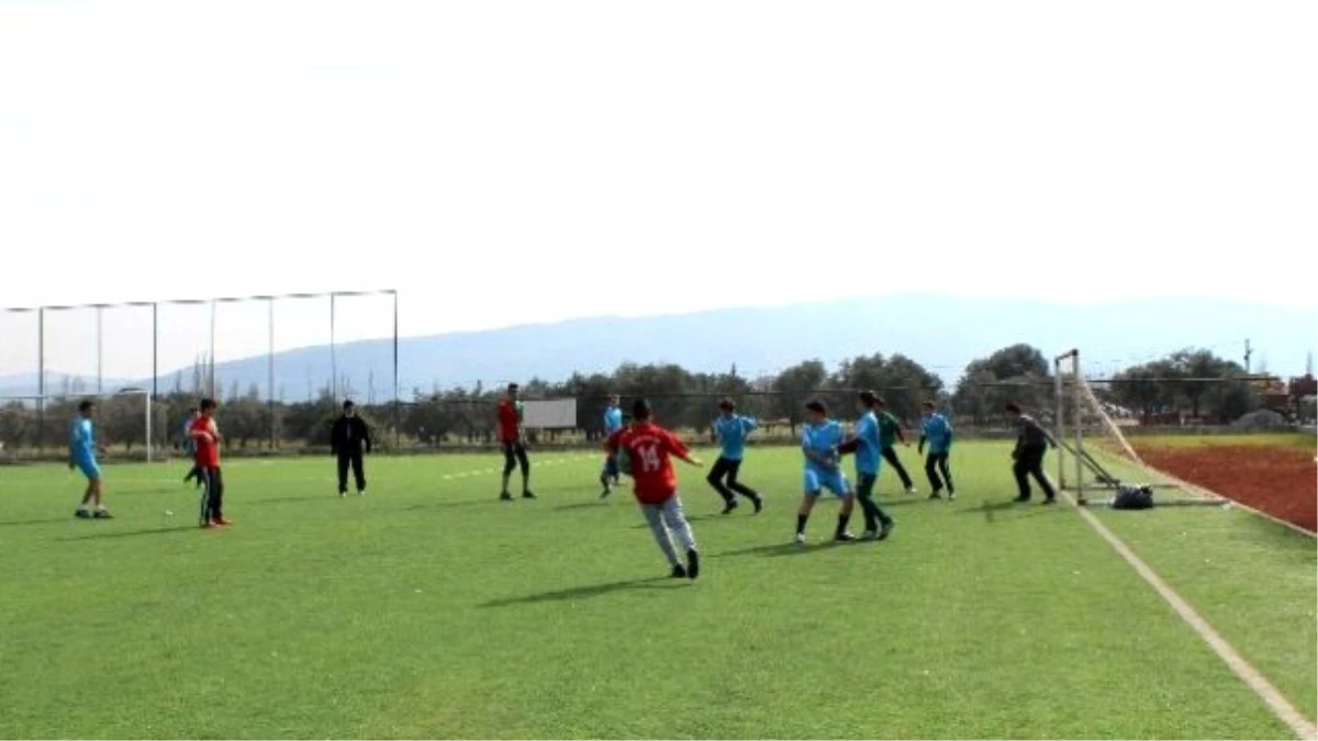 Liseli Gençler Futbol Turnuvasıyla Kaynaştı