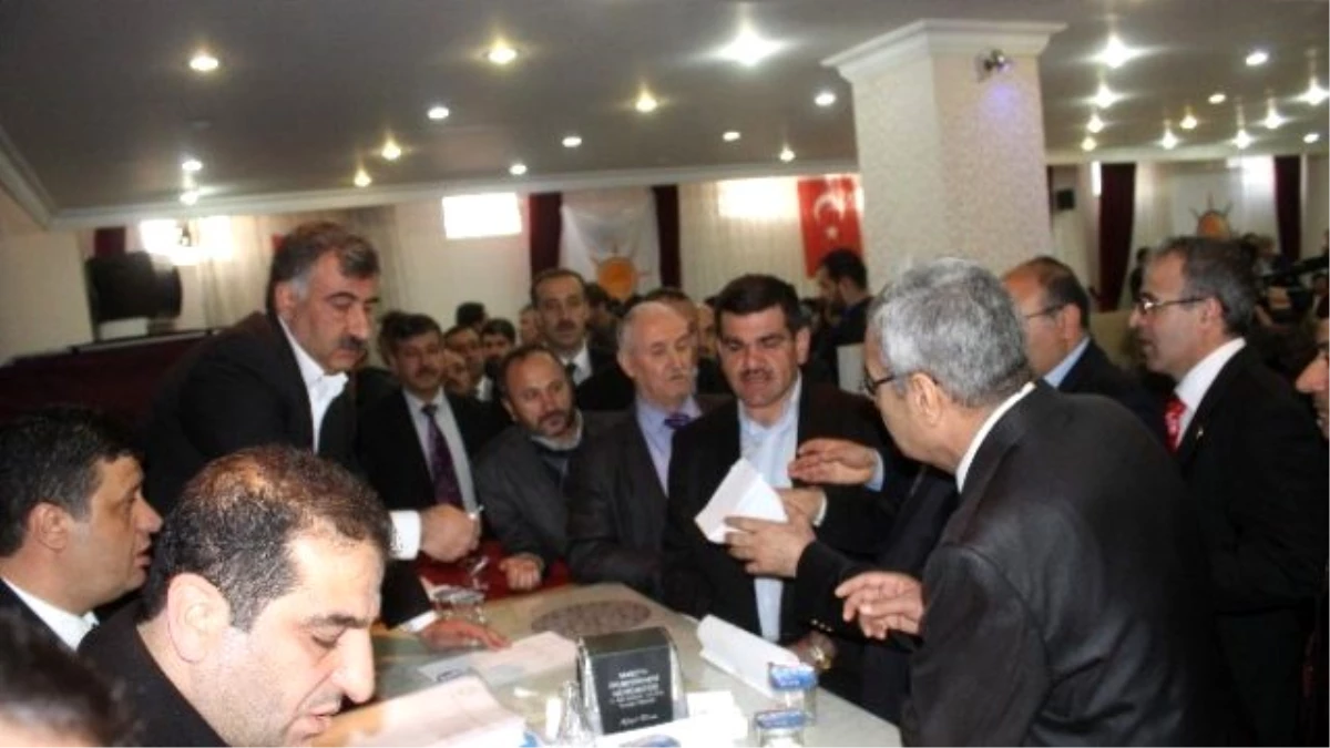 Mardin\'deki Stk\'lar AK Parti Adayları İçin Sandık Başına Gitti