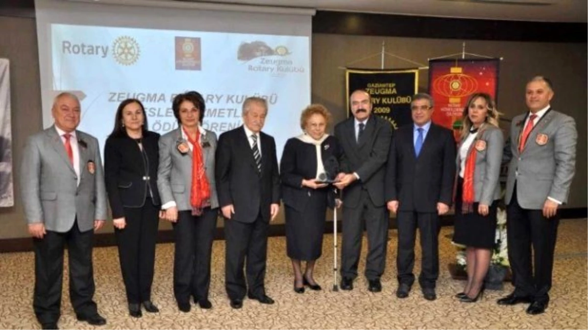 Meslek Hizmet Ödülleri Nüket-celal Ersoy Çiftine Verildi