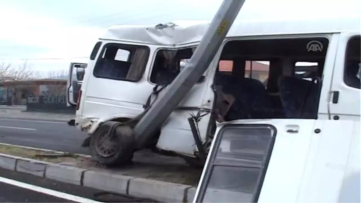 Nazilli\'de Trafik Kazası: 3 Yaralı