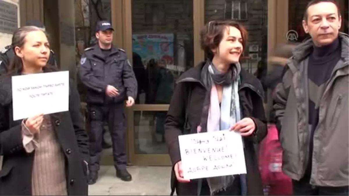 Sığınmacılar, Polis Şiddetine Karşı Protesto Düzenledi