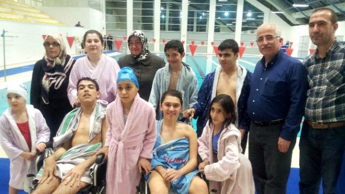 Vali Tuna ve Eşi Pervin Tuna Başarılı Sporcuların Antrenmanını İzledi