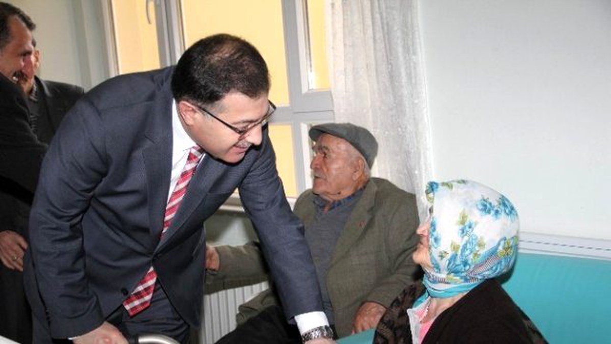 AK Parti İl Başkanı Şahin, Huzurevini Ziyaret Etti