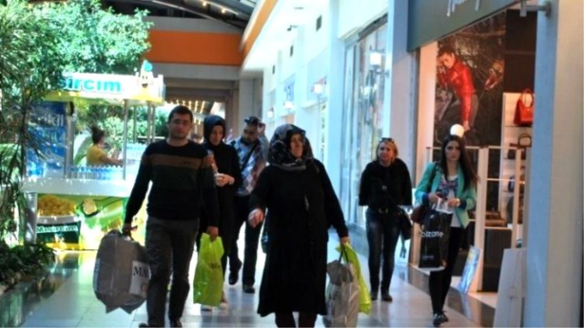 Alışveriş Merkezleri İranlı Turistlerle Güldü
