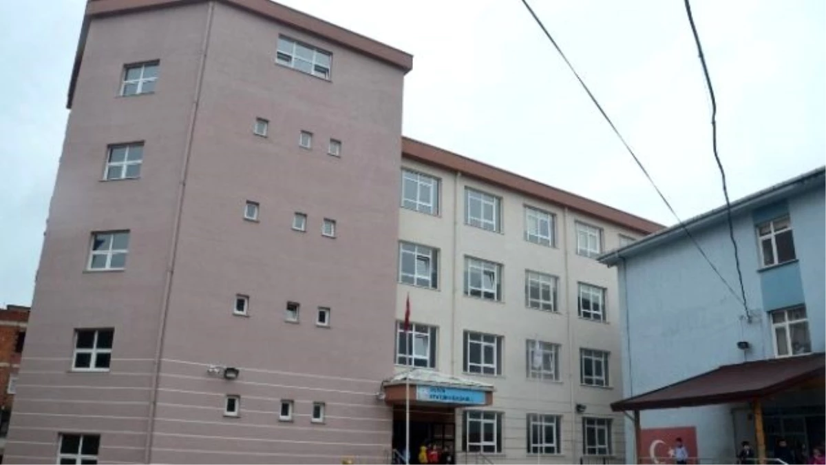Fatsa\'da Atatürk İlkokulu Yeni Binasında