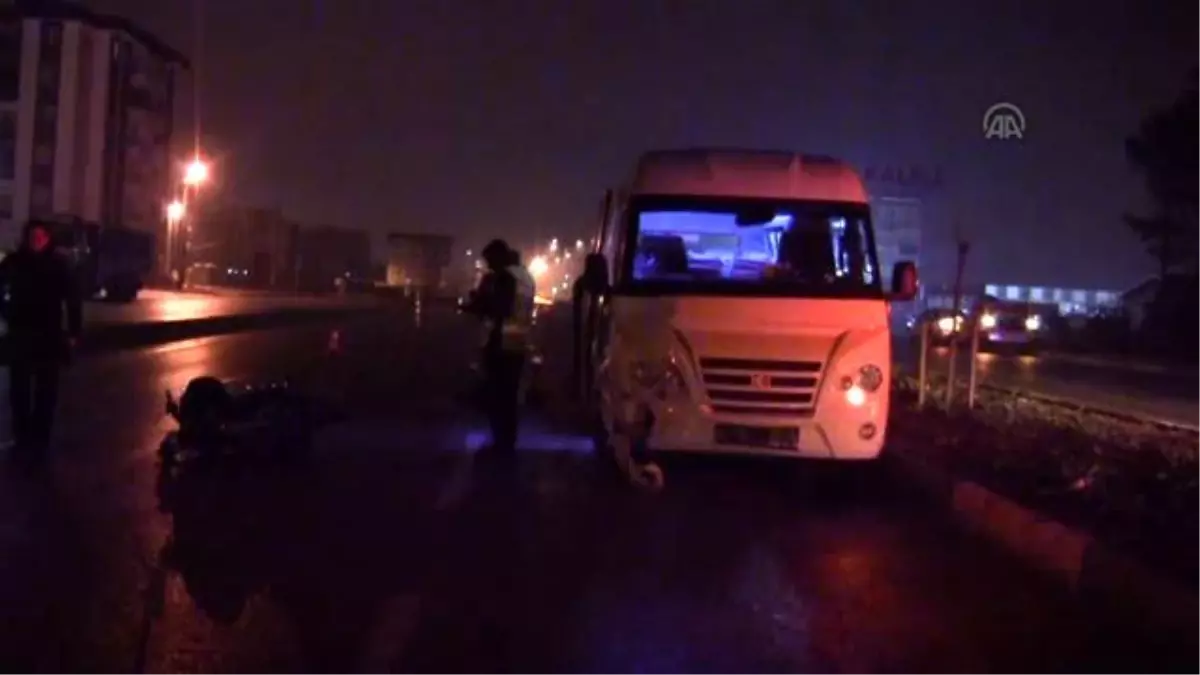 Bursa\'da Motosiklet ile Minibüs Çarpıştı: 1 Ölü, 1 Yaralı