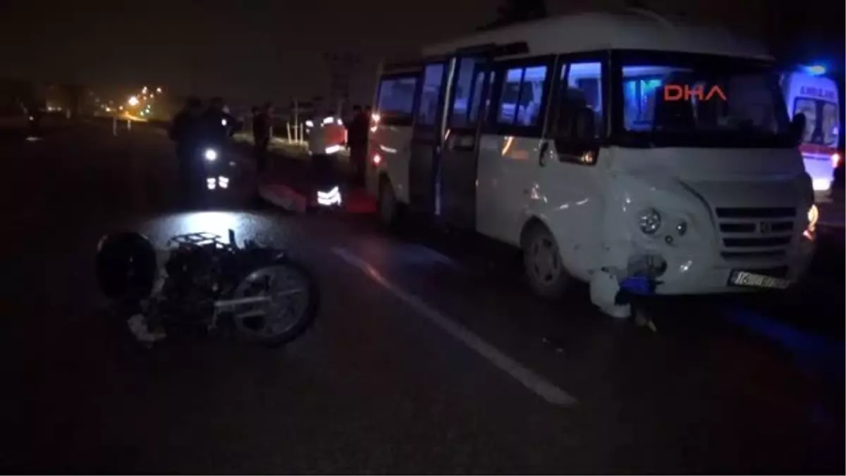 Bursa\'da Minibüs ile Motosiklet Çarpıştı: 1 Ölü, 1 Yaralı