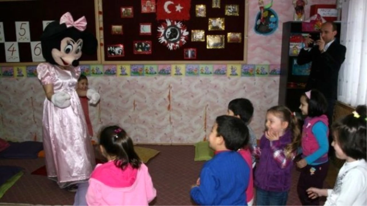 Forum Trabzon \'1 Kitap 1 Oyuncak\' ile Çocukların Yüzünü Güldürdü