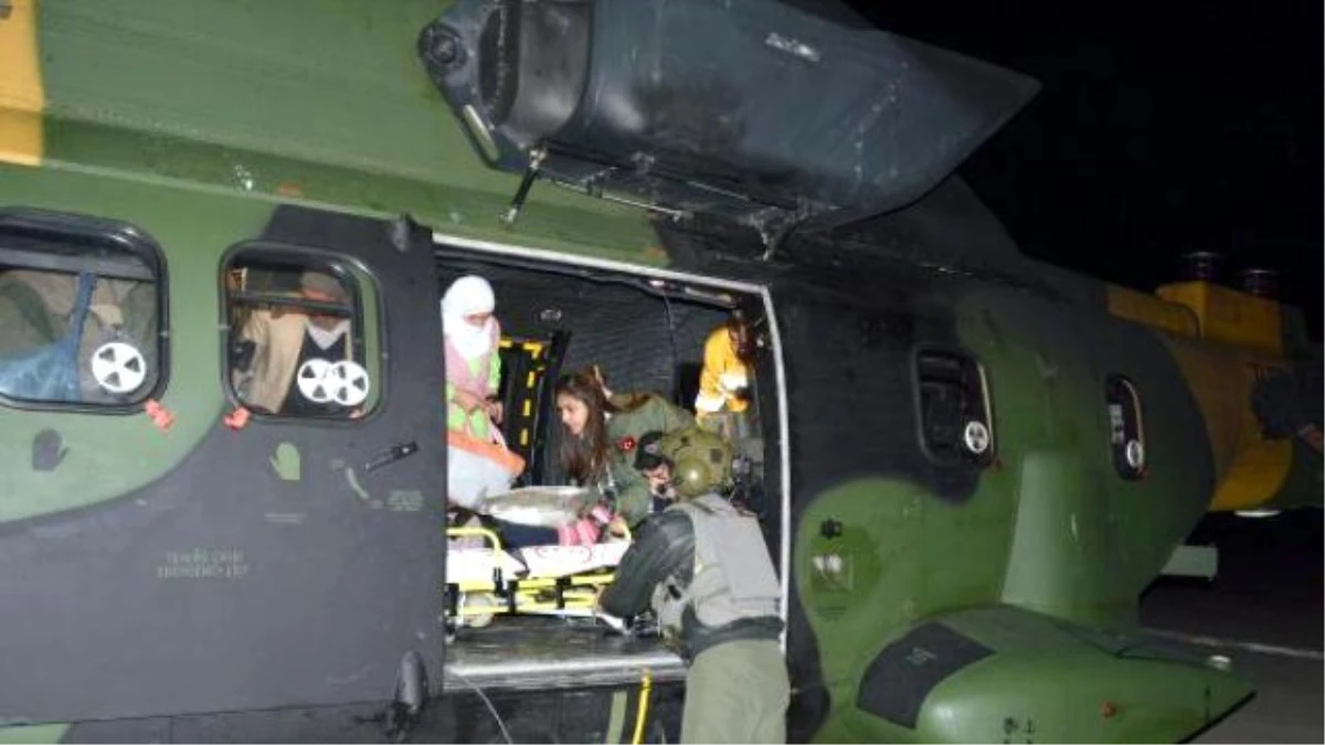 Hamile Kadın, Yolu Kardan Kapanan Köyden Gece Askeri Helikopterle Alındı