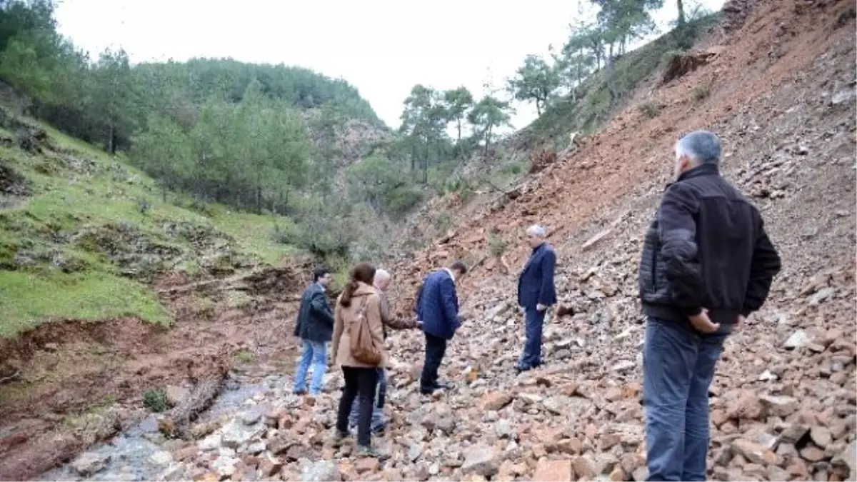 Heyelan Meydana Gelen Yolda Çalışmalar Başladı