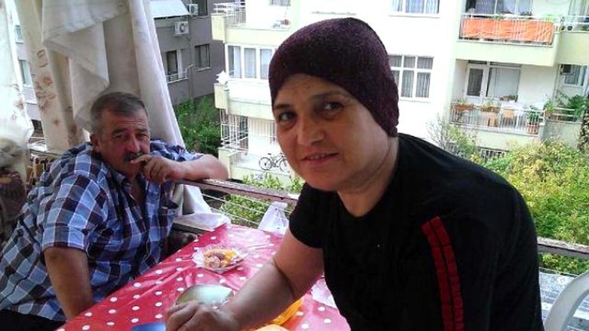 Karnına Bıçak Saplayarak İntihar Etti