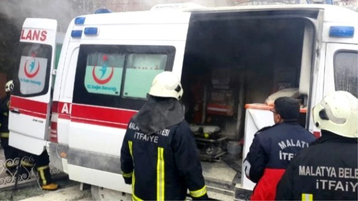 Malatya\'da Ambulansta Korkutan Yangın