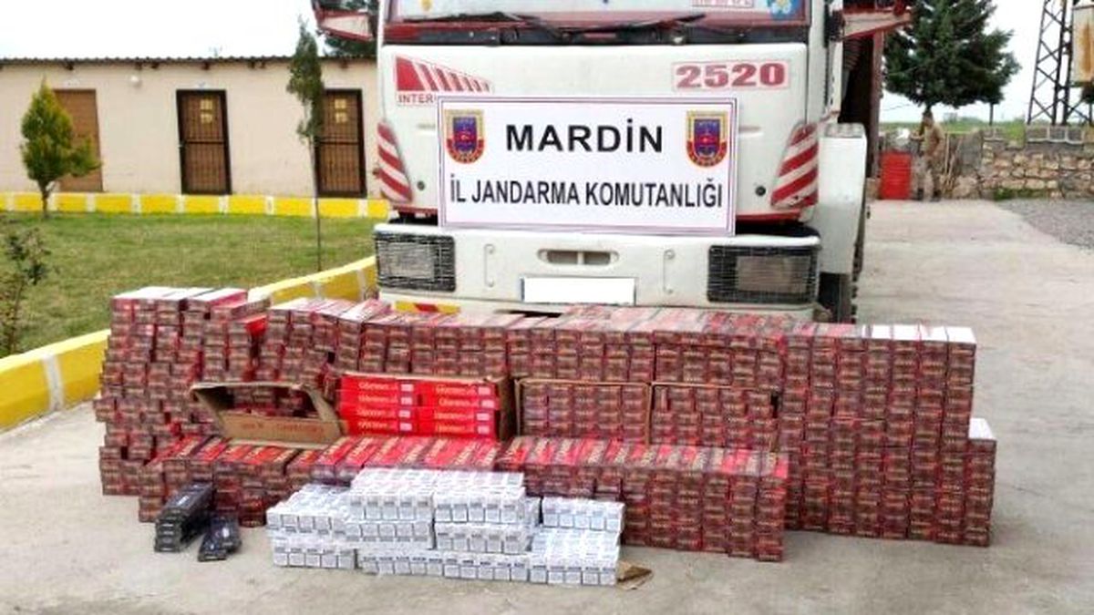 Mardin\'de Jandarma 11 Bin 850 Paket Kaçak Sigara Ele Geçirdi