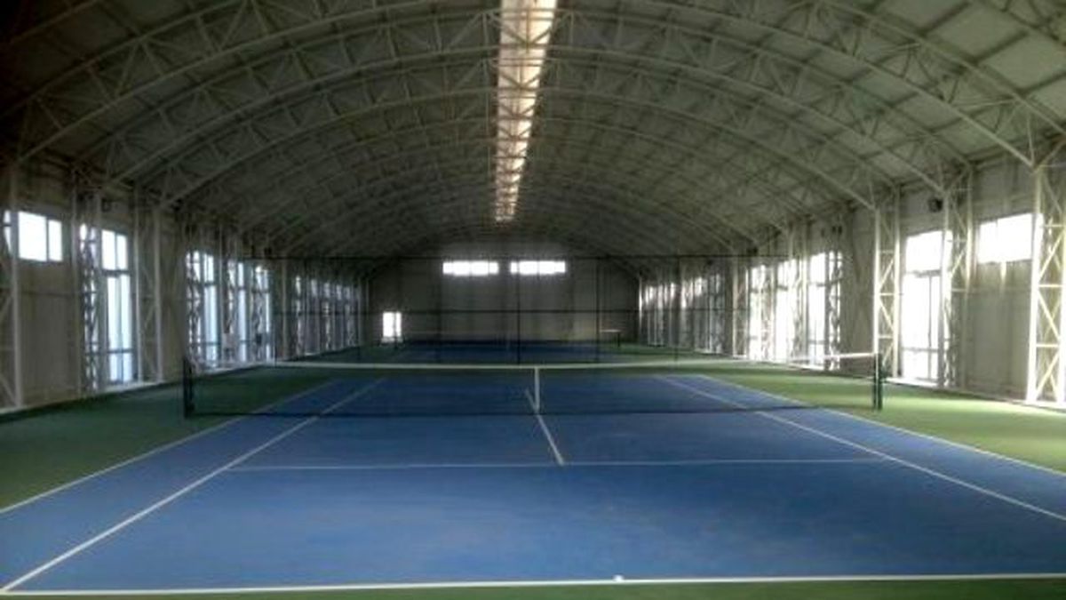 Milyonluk Tenis Kortları Ortada Kaldı