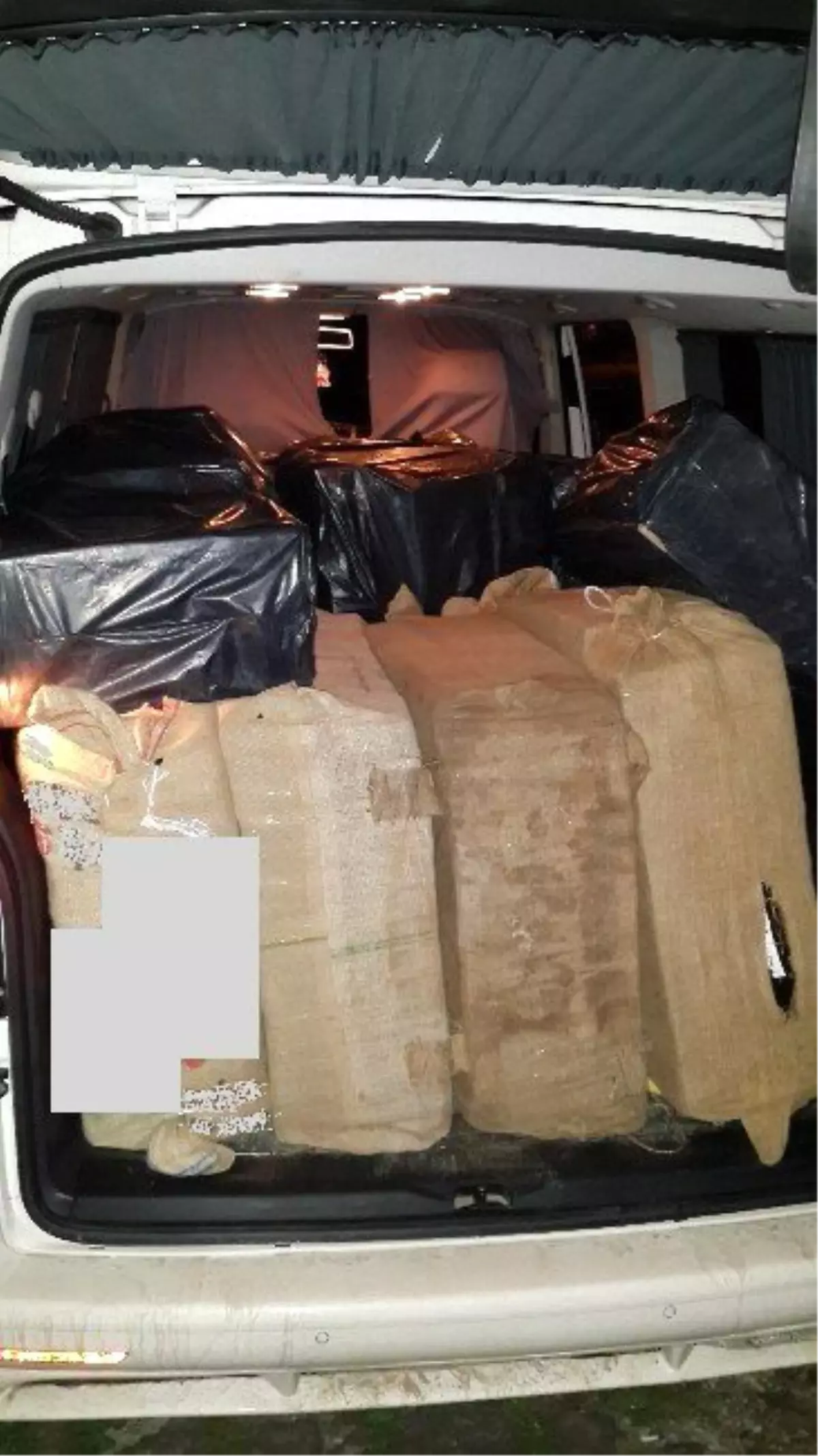 Polis 32 Bin 600 Paket Kaçak Sigara Ele Geçirdi