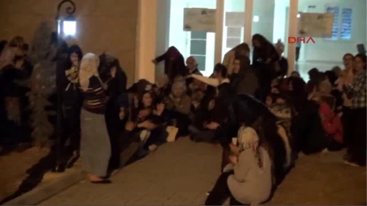Şanlıurfa\'da Üniversiteli Kızlar, Yurt Protestosunu Sürdürdü