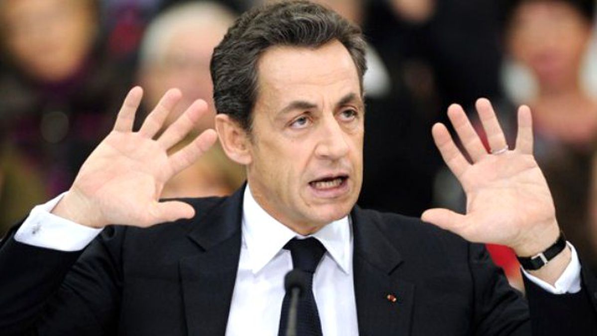Sarkozy Yine Siyaset Sahnesinde