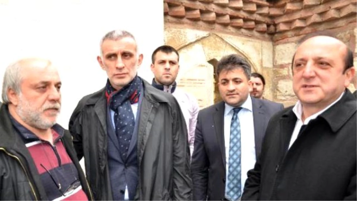 Trabzonspor Kulübü Başkanı Hacıosmanoğlu, Gebze\'de Akrabasının Cenazesine Katıldı